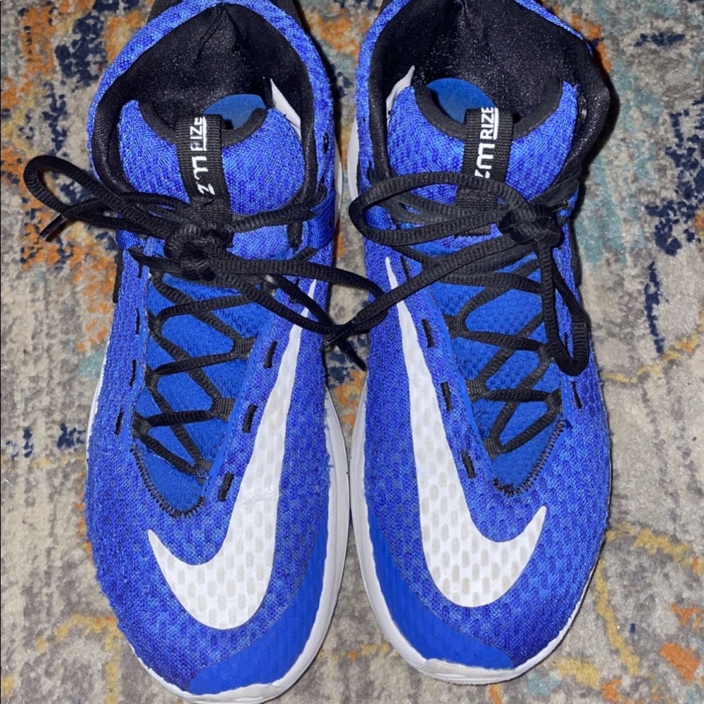 Size 9.5// Nike Zoom Rise